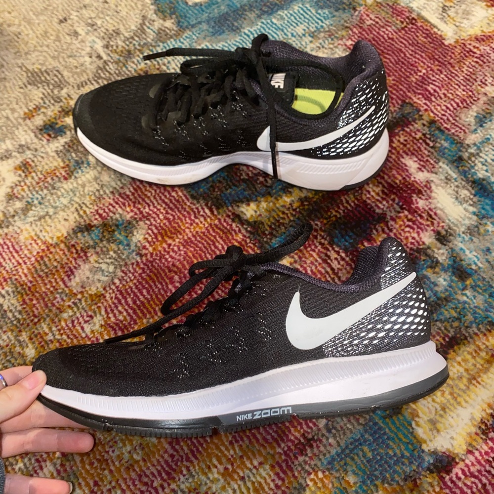 nike pegasus running tennis shoes/sneakers